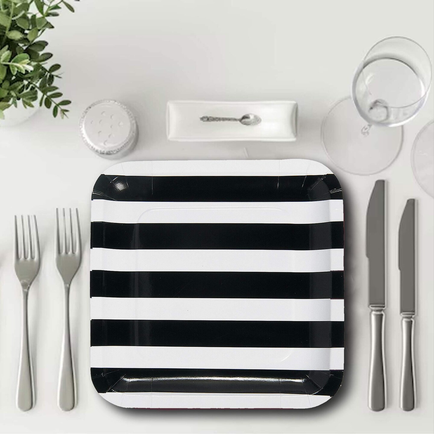 25 Count Black and White Striped Square Paper Dinner Plates Disposable 9 1/4&#x22;