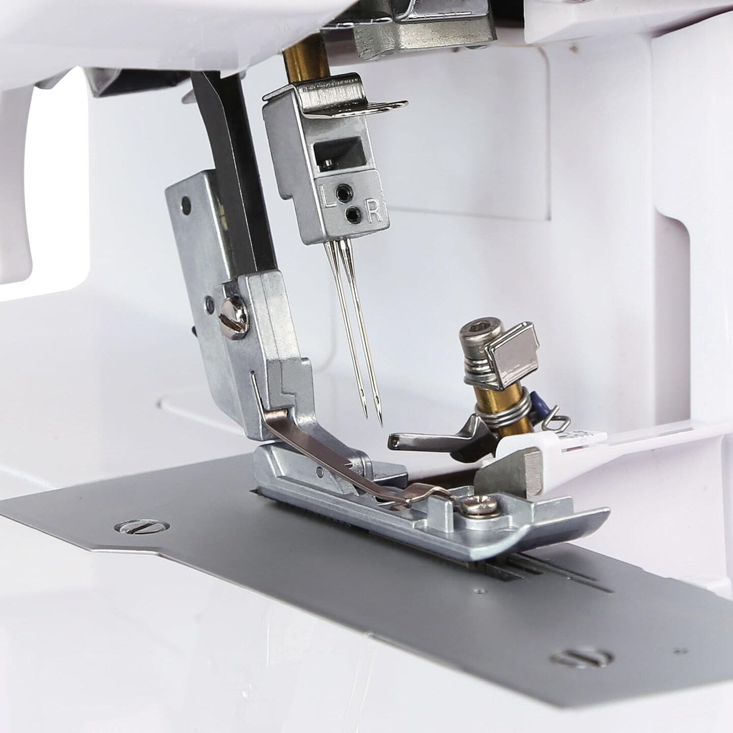 FEIYUE FY515 Serger Overlock Machine with 2/3/4 Thread Capability, Durable Heavy-Duty Metal Frame, 1,200 Stitches Per Minute, Adjustable Differential Feed, Built-in Rolled Hem, Grey