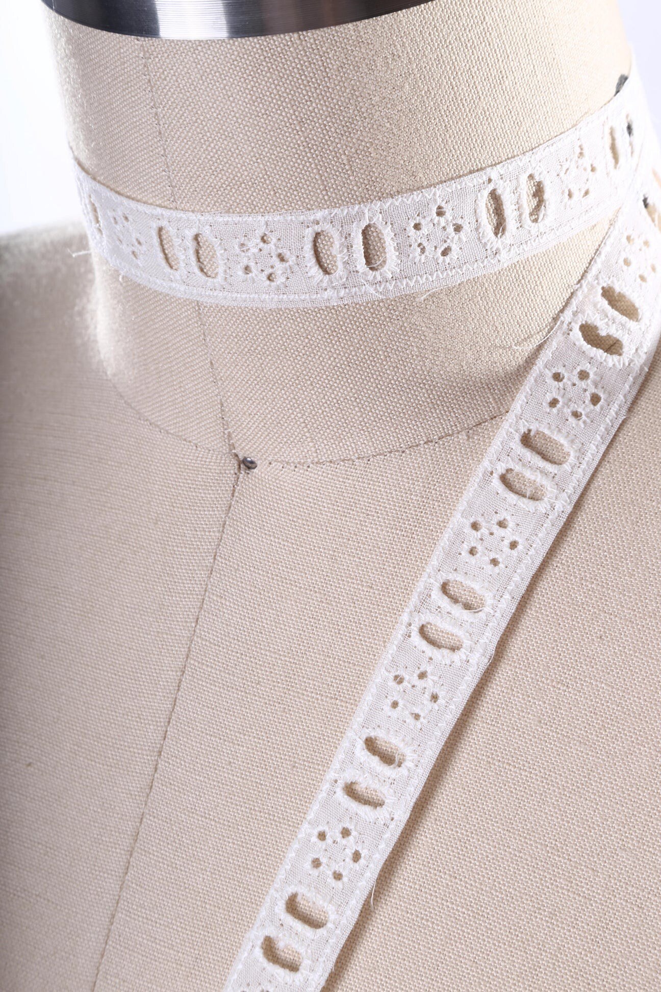 2 Yards Cotton Embroidery Ivory Eyelet Lace Trim with Scalloped Edges 3/4 Inch Wide