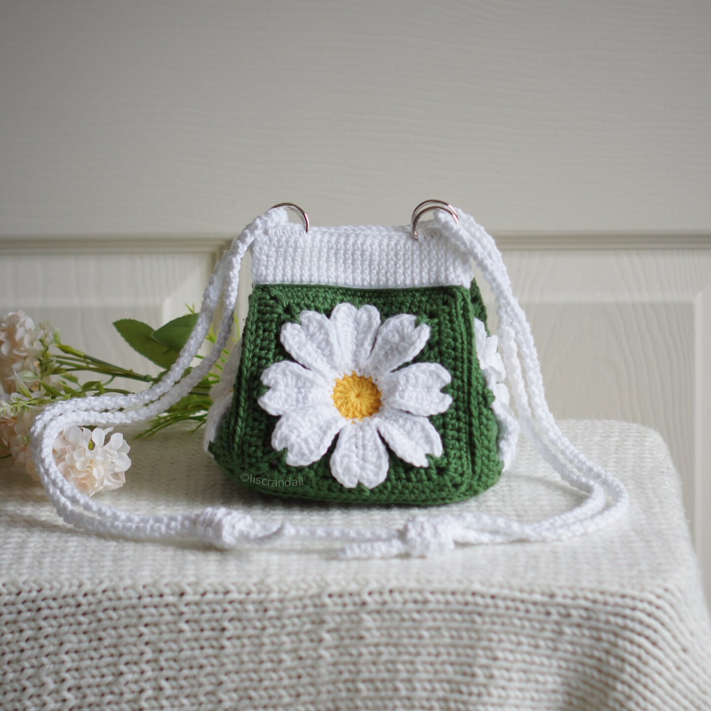 Crochet Daisy Bag with Adjustable Strap, Handmade Cube Purse for