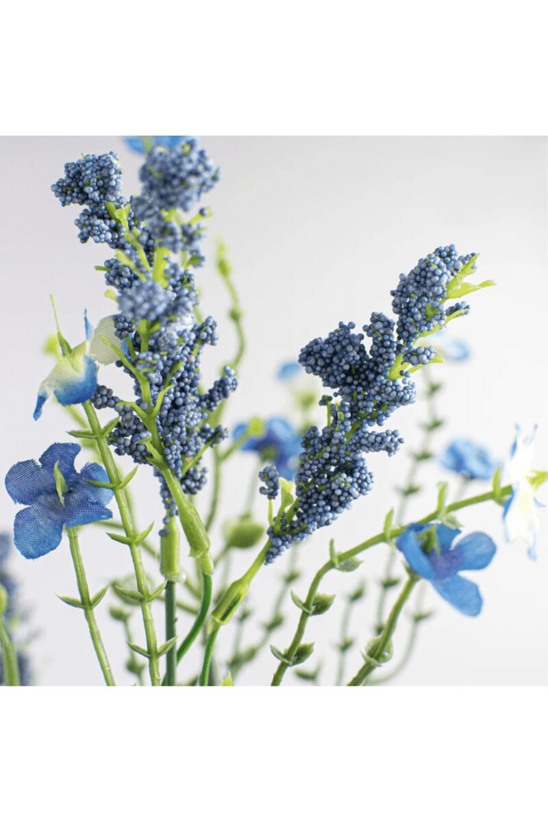 18&#x22; Baby&#x27;s Breath &#x26; Lavender Filler Bush: Blue