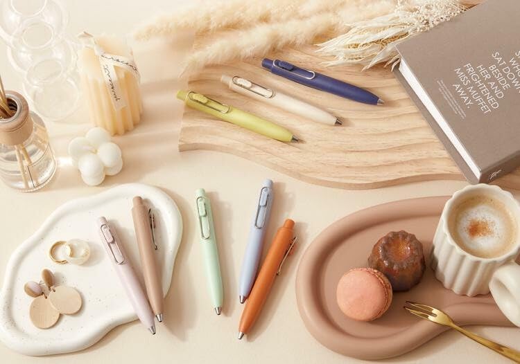 Ballpoint One P Gel Ink Rollerball pen, 0.38mm Black Ink, 5 Body Colors set Sticky Note