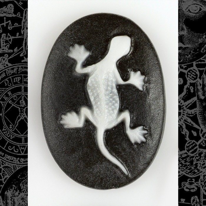 Black and White Lizard Gecko Resin Cameos 18mm x 25mm - Set of Four - CAM64