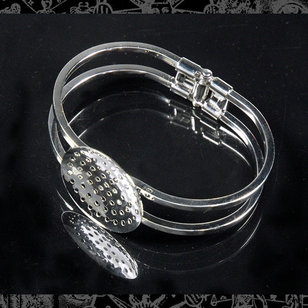 Antiqued Silver Plated Brass Cuff Bracelet with Round Blank for Embellishment - S-O06