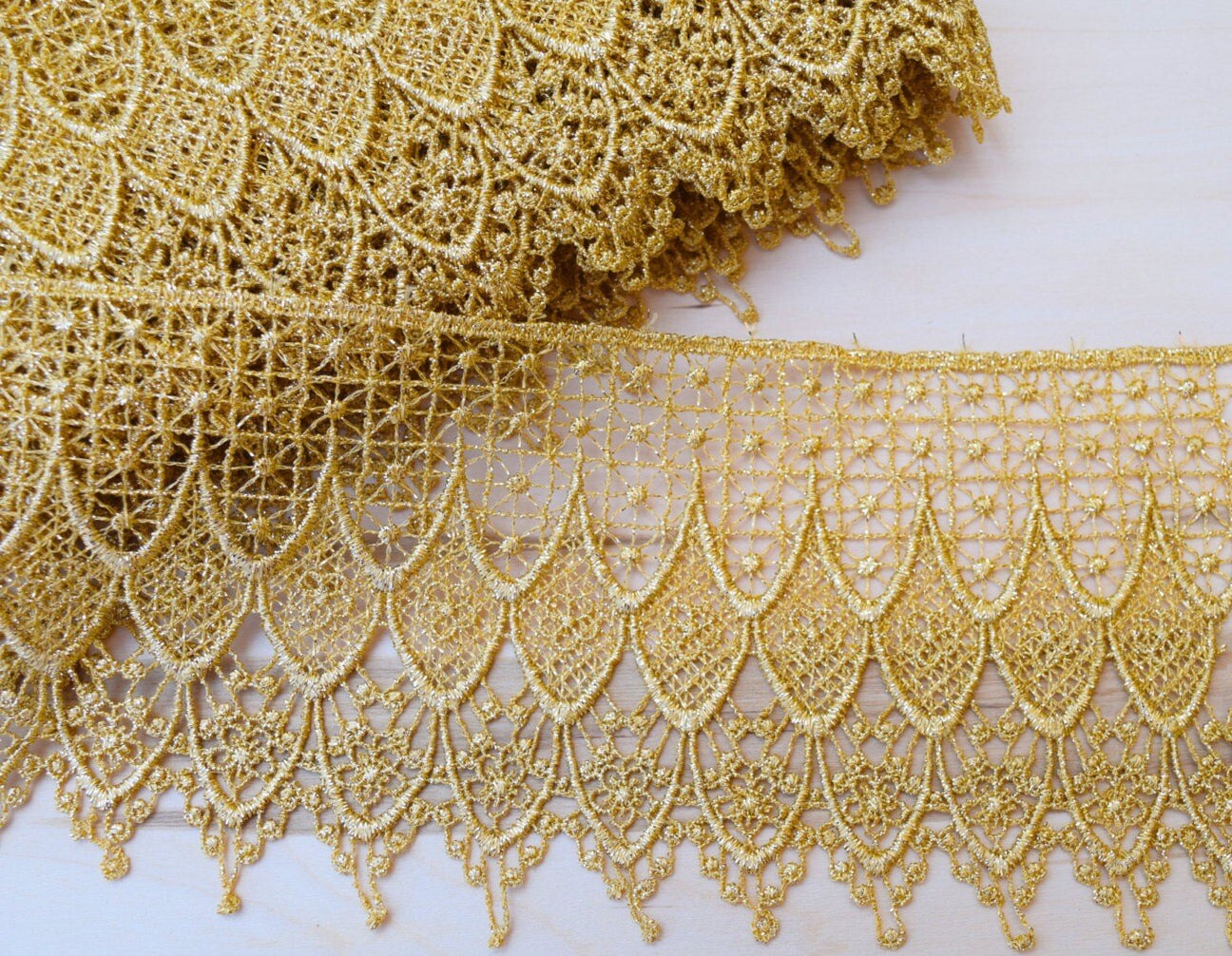 1 Yard 4.5" Priscilla's Dainty Metallic Gold Polyester Venice Lace Trim