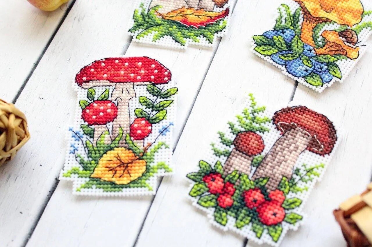Mushrooms P-486 / SR-486 Plastic Canvas Counted Cross Stitch Kit