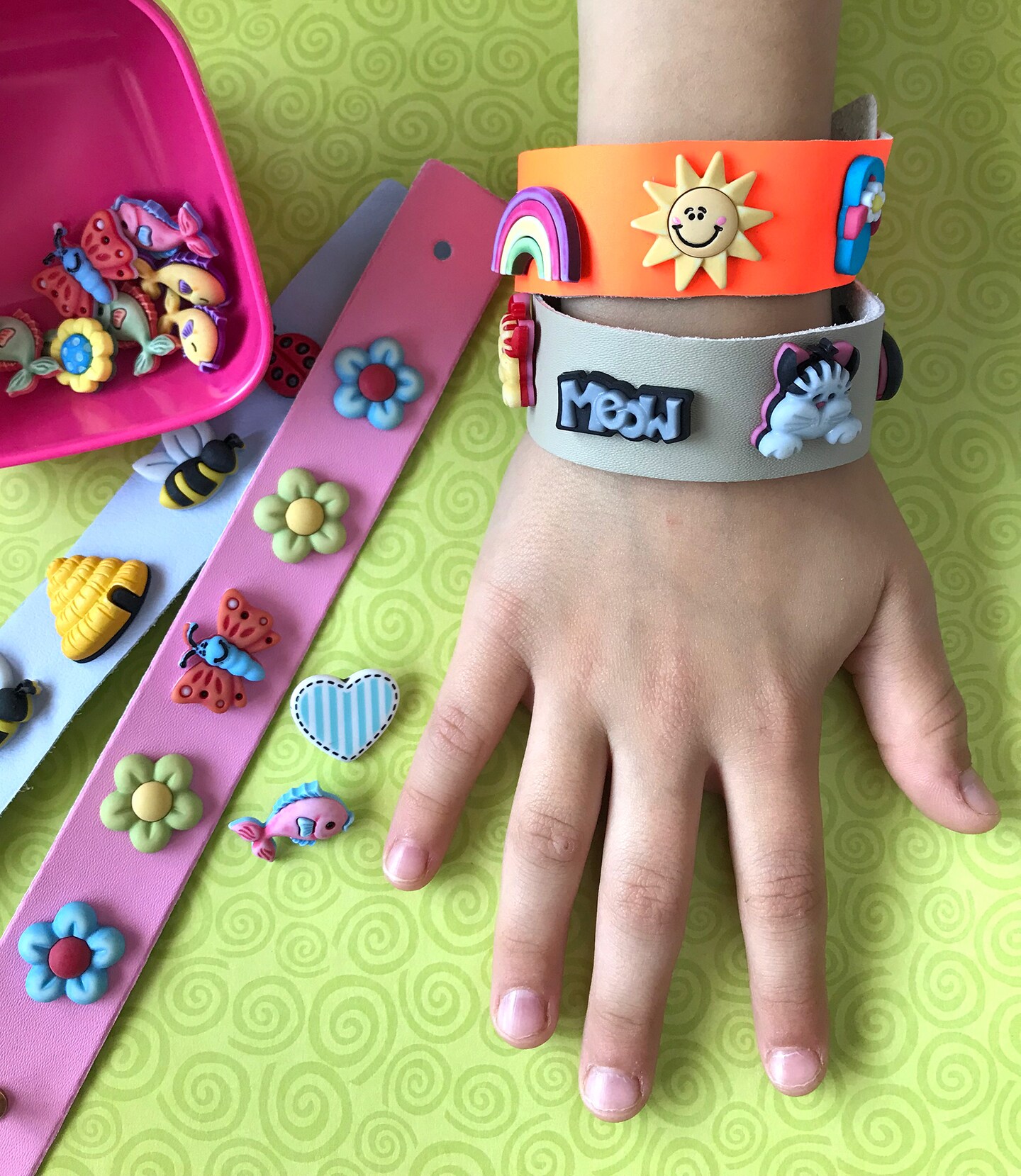 Zoo Animal Novelty Buttons: 50-Piece Assortment for Crafts, Sewing &#x26; DIY Projects with Lions, Elephants