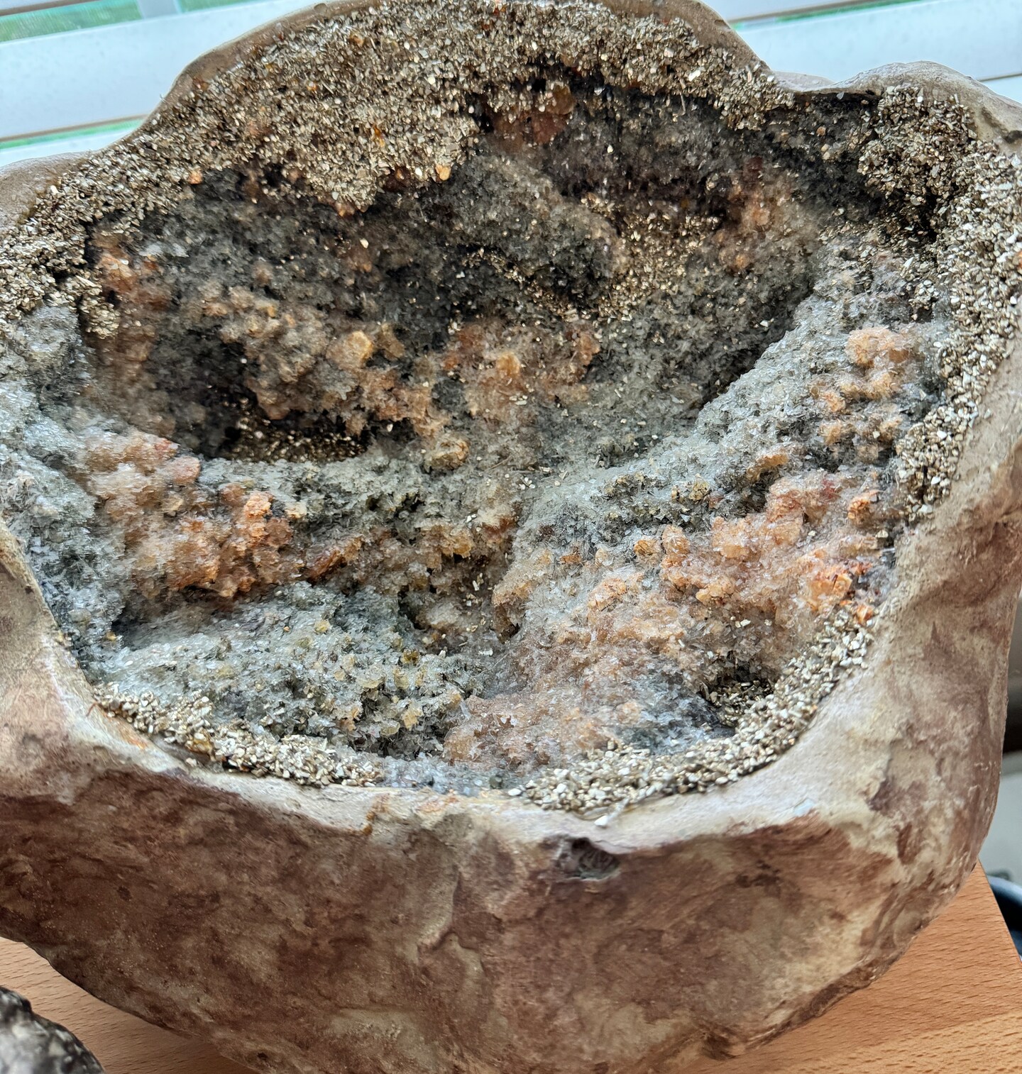 Geode rocks (pick the 1 you want) | MakerPlace by Michaels, image size:1027x1080