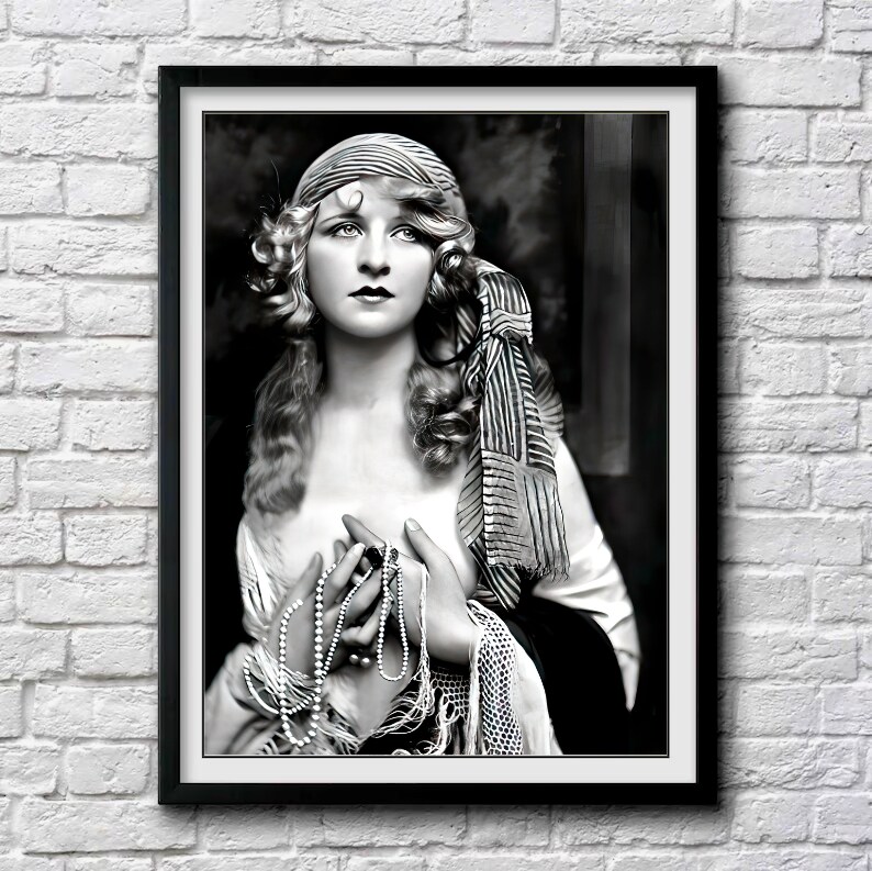 Ziegfeld Follies star Myrna Darby c. 1920's, black and white