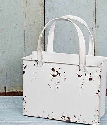 Distressed White Metal Tote Bag &#x2013; Rustic Farmhouse Container for Floral Arrangements &#x26; Holiday Decor-M10827