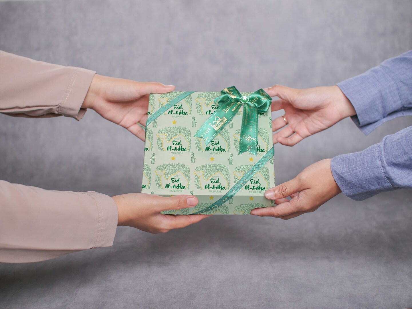 Eid Mubarak Wrapping Paper - Ramadan Kareem Gift Wrap with Mosque, Lantern & CamelDesigns - for Islamic Holidays & Party Decor - 20 x 29 Inches, 8 Folded Sheets, Easy to Store