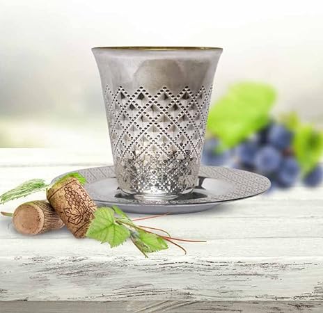 Elegant Plastic Kiddush Cup & Tray Set – 5.5 oz Silver & Gold Design – 5 Cups with 5 Matching Trays for Passover & Shabbat