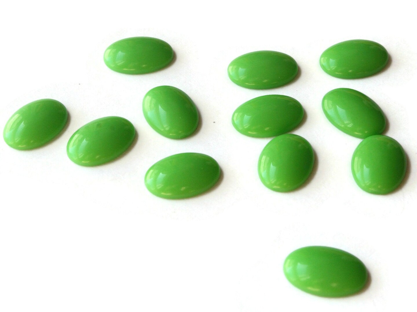12 14mm x 10mm Green Oval Vintage Lucite Flat Back Cabochons