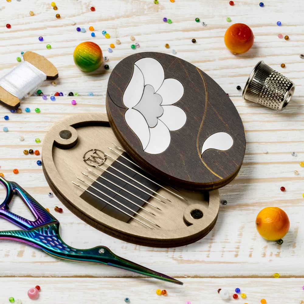 Magnetic Needle Case Oval &#x2013; &#x201C;Silver Flower&#x201D; FLZB(N)-188