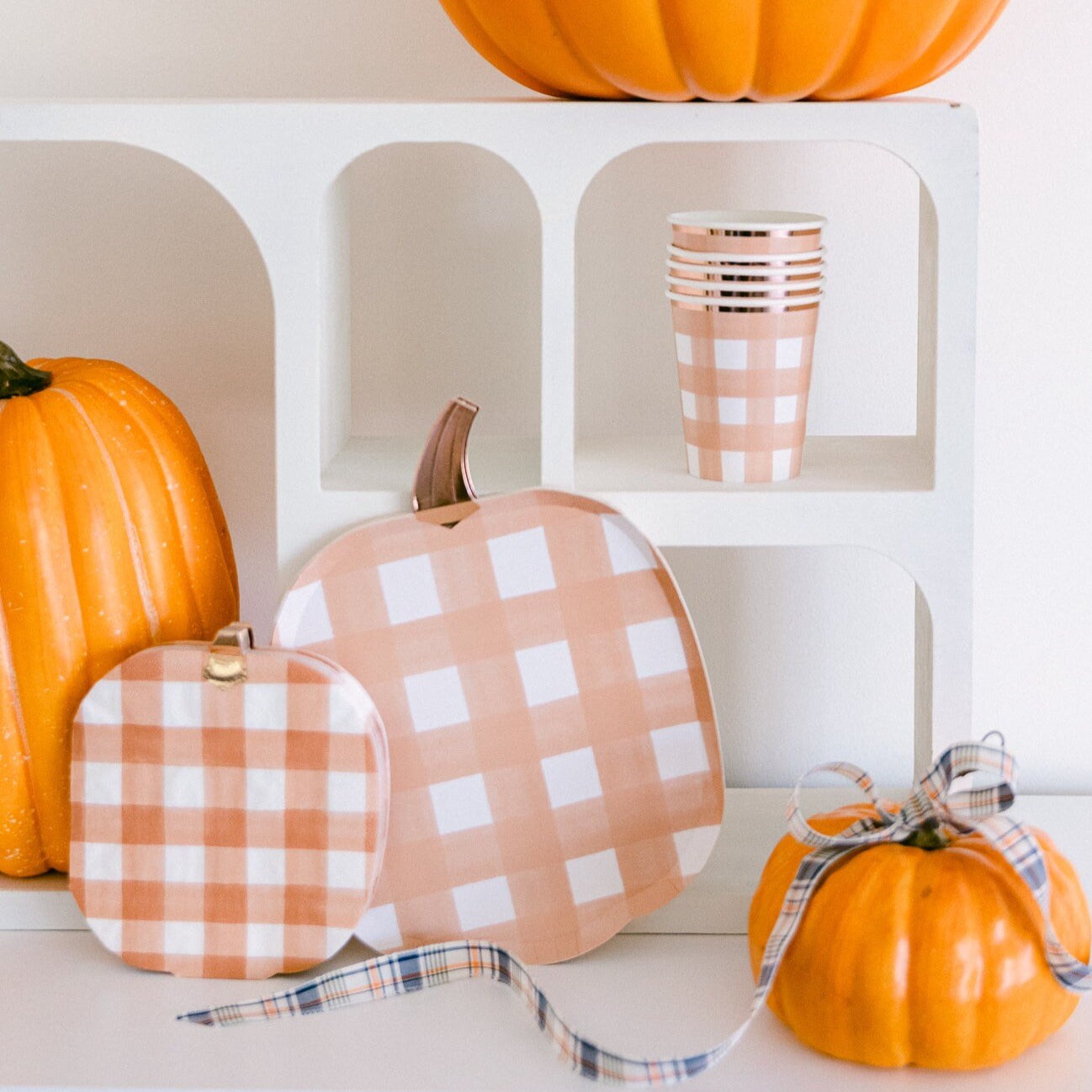 GINGHAM PUMPKIN SHAPED PLATES
