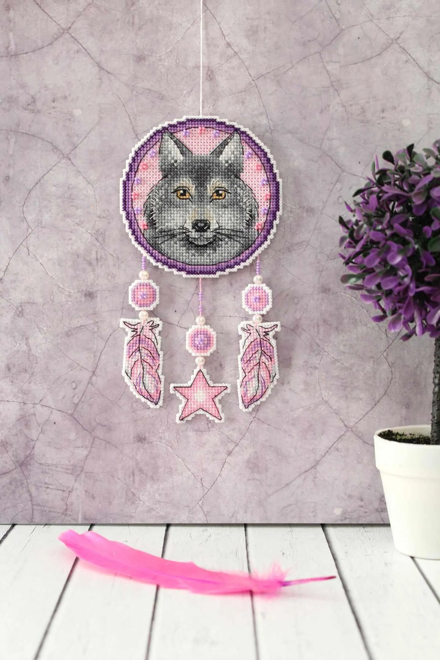 Dream Catcher - Wolf SR-303 Plastic Canvas Counted Cross Stitch Kit