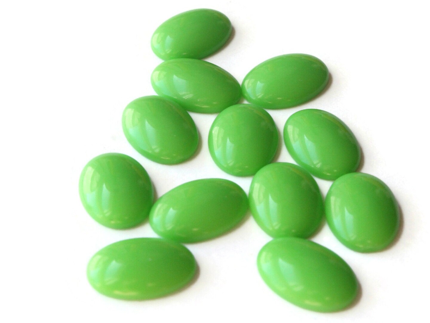 12 14mm x 10mm Green Oval Vintage Lucite Flat Back Cabochons