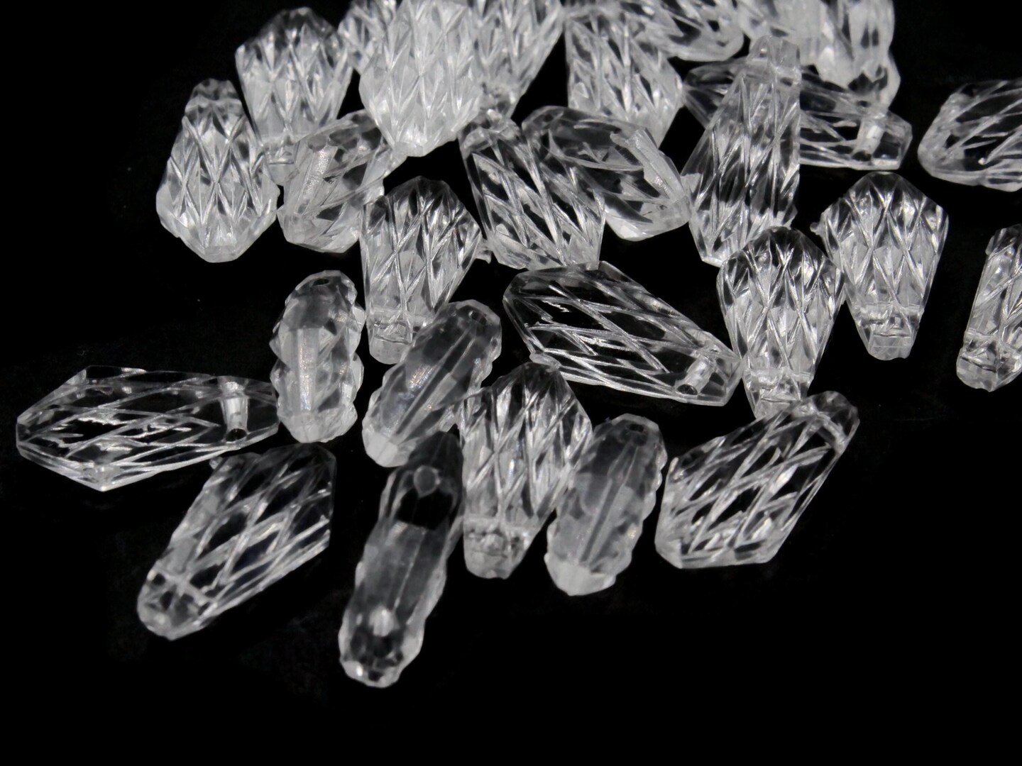 30 14mm Clear Vintage Plastic Scored Diamond Drop Beads