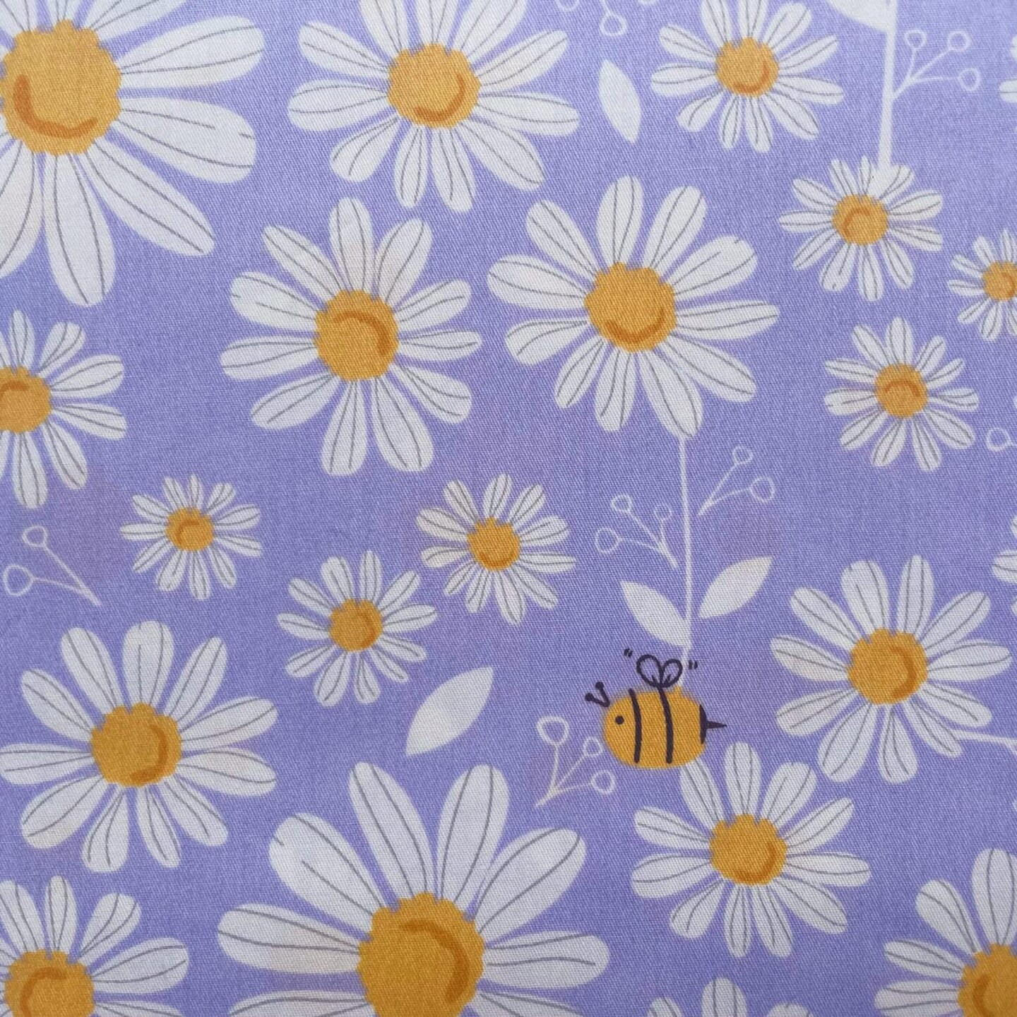 6PCS Light Purple Floral Fat Quarters Fabric Bundle – Lavender Bees & Daisy Cotton Quilting Fabric for Sewing, Patchwork & DIY Craft Projects (18" × 22")