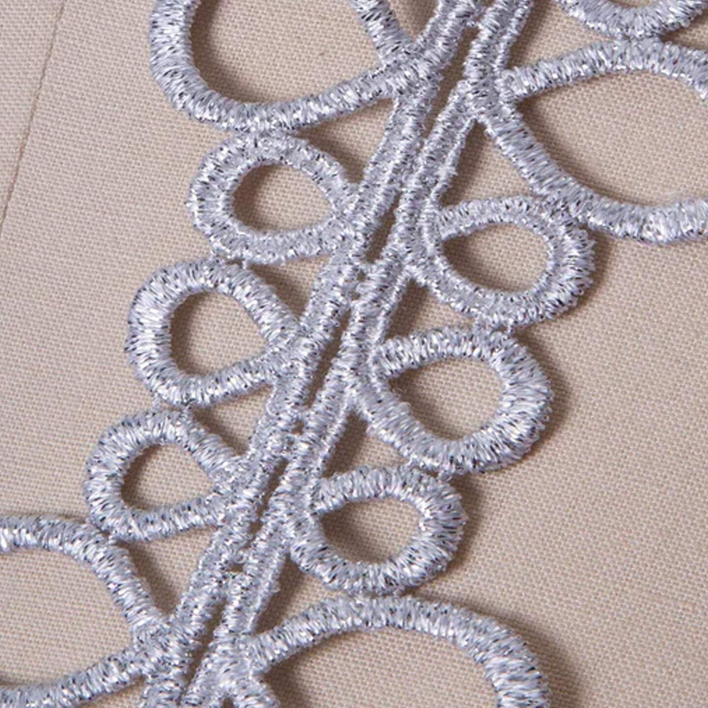 1 Yard 3.25 Inch Noreis Silver Venice Lace Circle Trim Floral