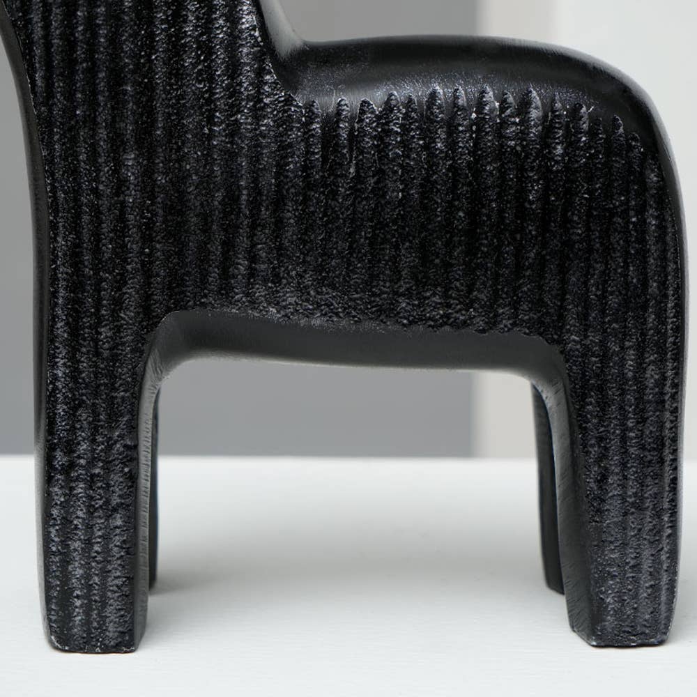 Black Ribbed Horse Sculptures – Modern Aluminum Animal Figurines
