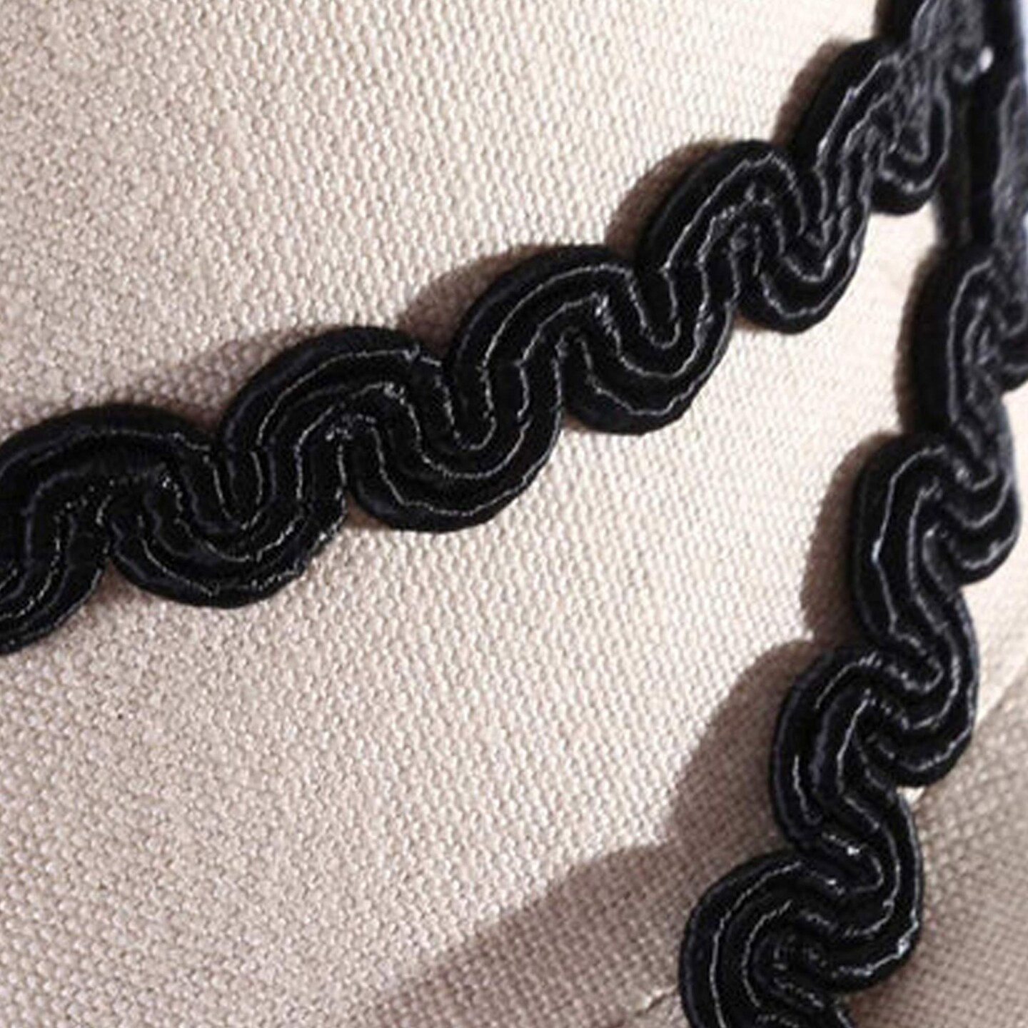 2 Yards 3/8 Inch Black Scroll Gimp Trim for Upholstery Chairs Couches and Home Decor