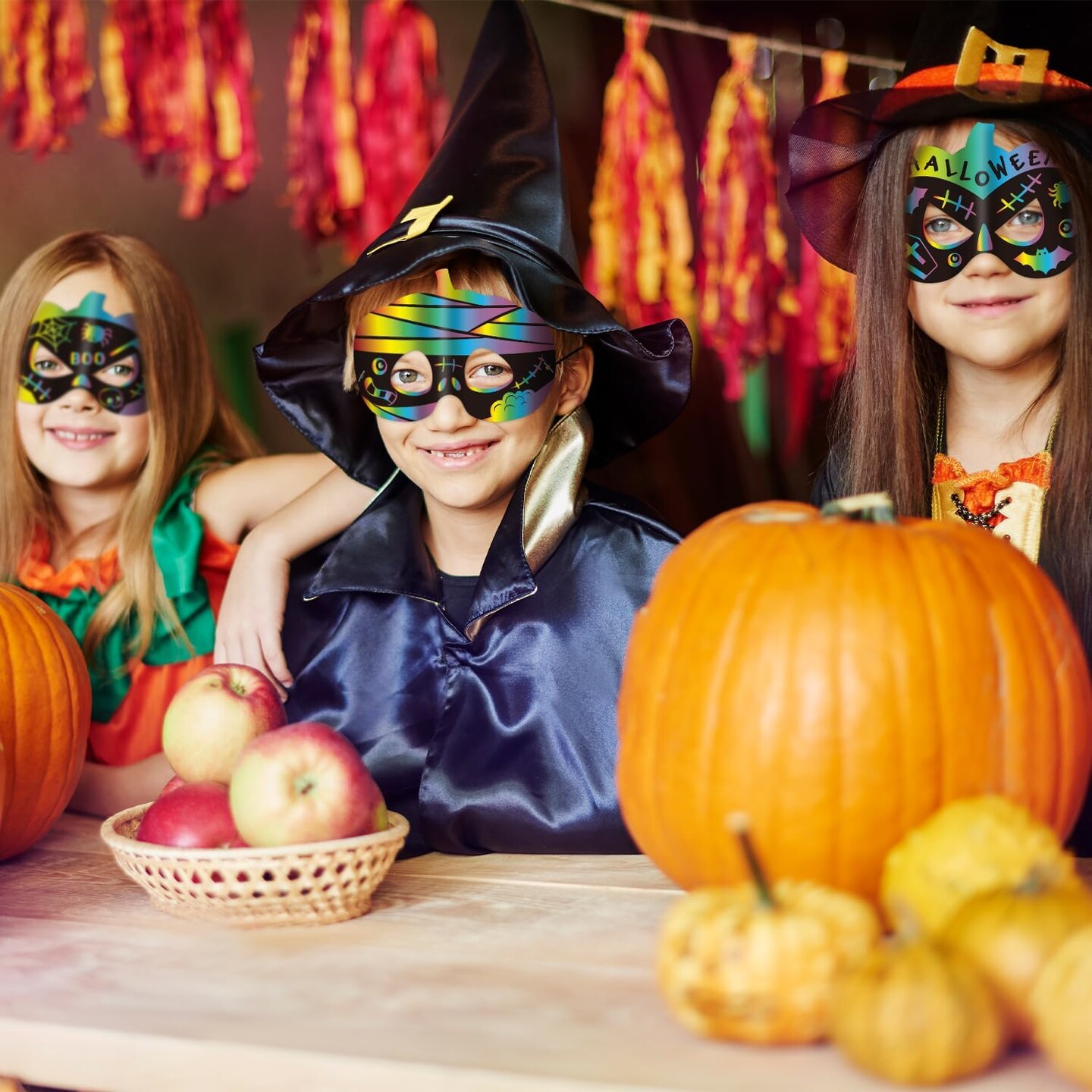 Scratch Masks Gift Set for Kids DIY Magic Scratch Off Paper Art Mask Craft Kit School Classroom Activity Art Project Birthday Halloween Dress Up Party Favors