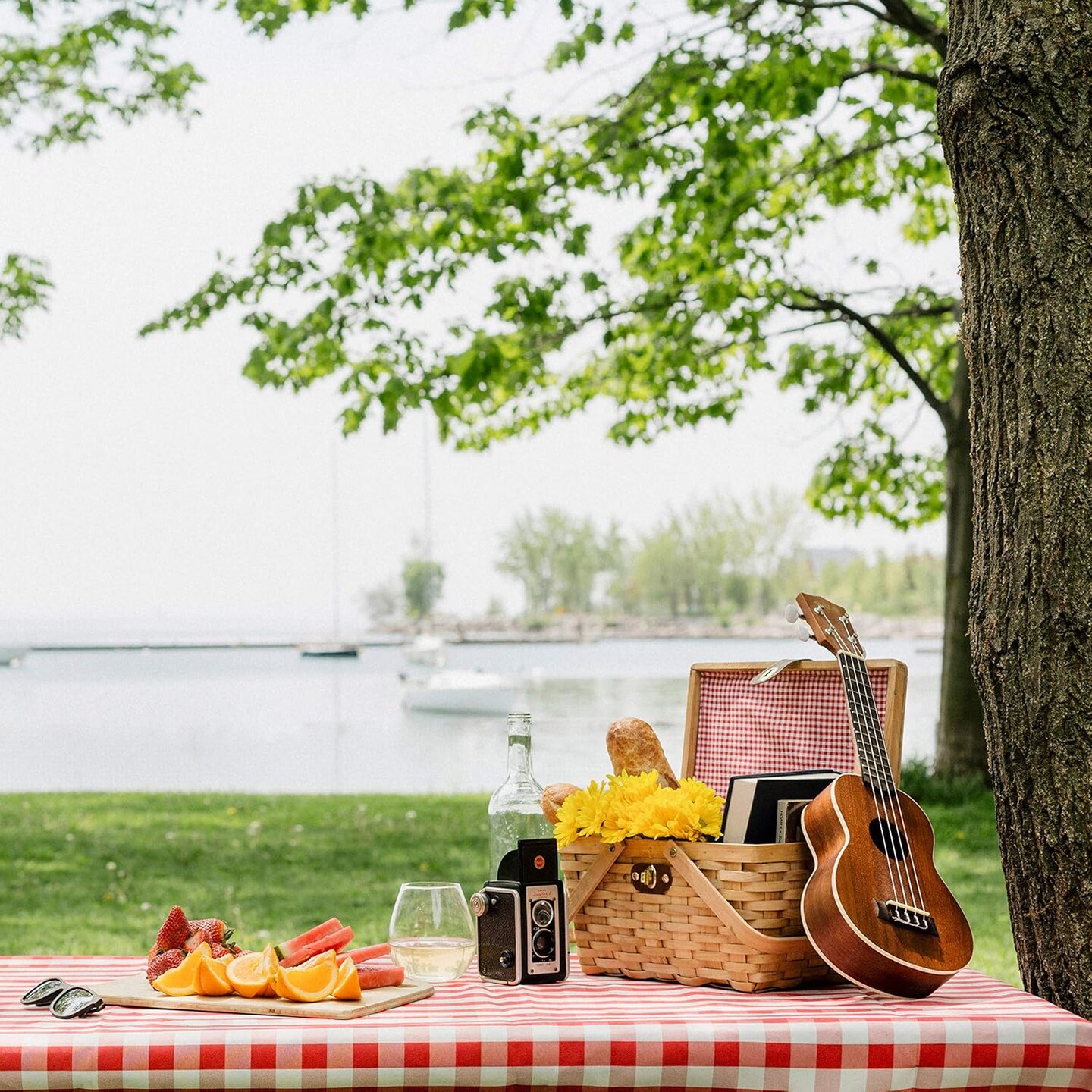 Gingham Lined Woodchip Picnic Basket with Lid and Movable Handles