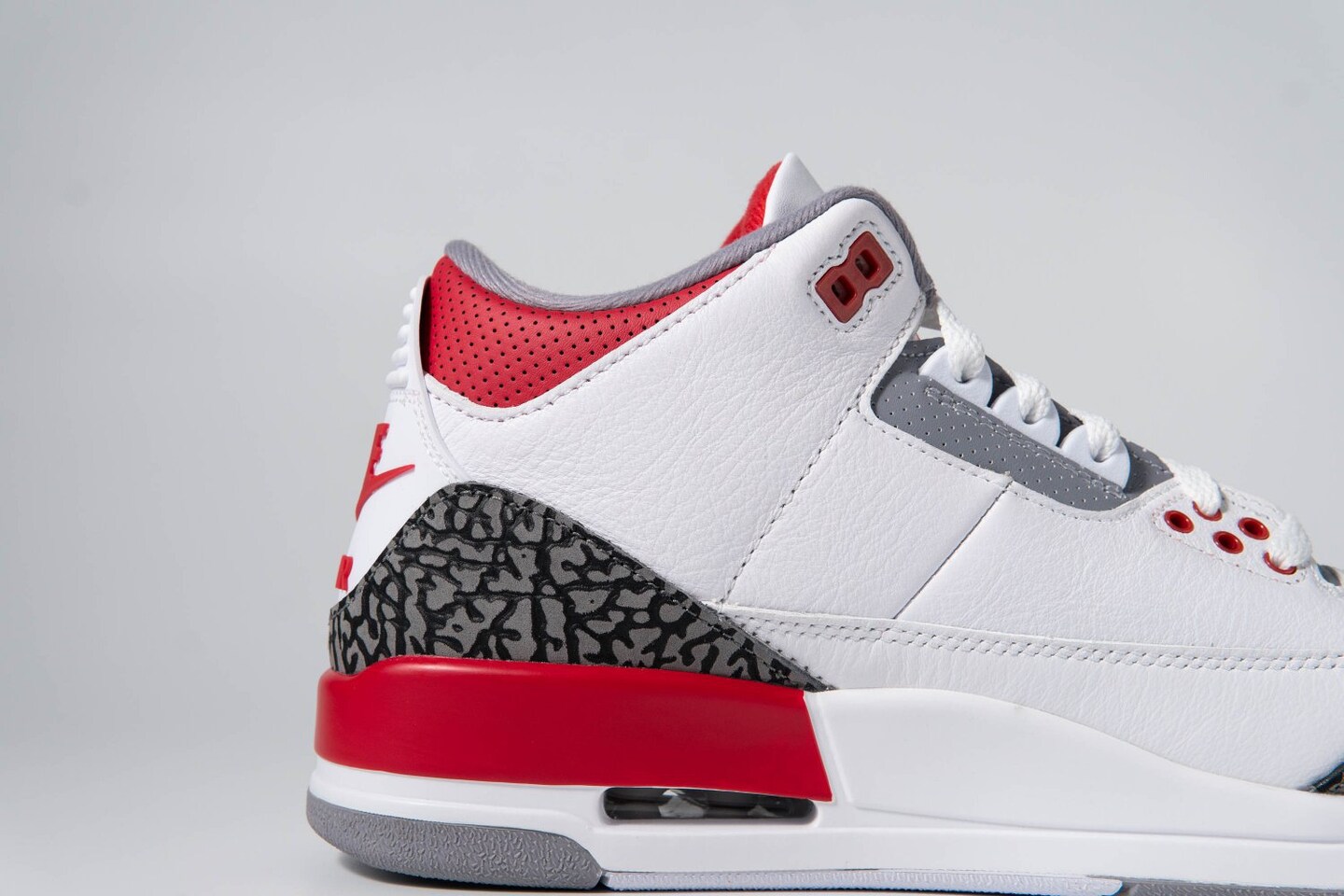 Air Jordan 3 Fire Red 2022, size: Men US10.5=UK9.5=EUR44.5=CM28.