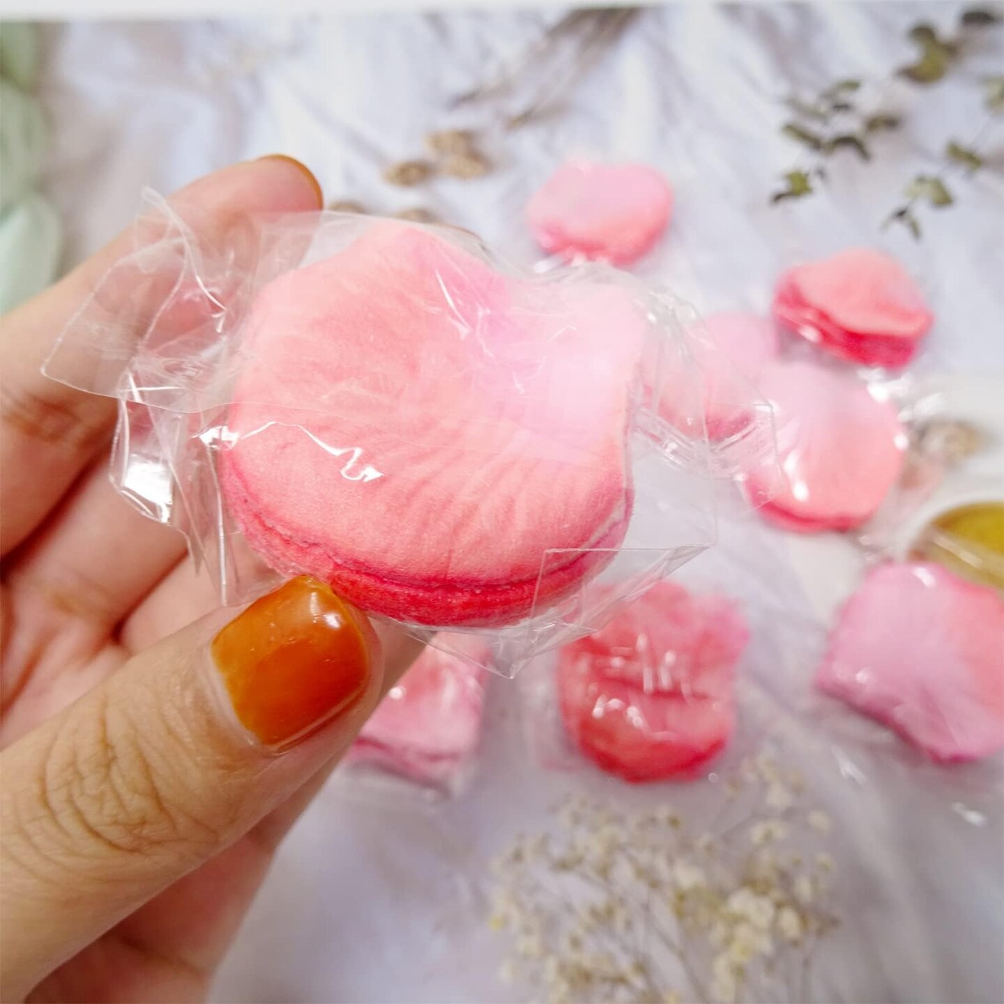 1000PCS Artificial Rose Petals Fake Silk Flower Petals Romantic Decorations Table Walkway Bed Arrangement for Wedding