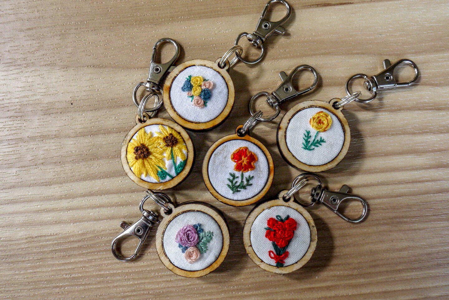 ISHIMORI デザインワークスコレクション キーホルダー6個セット Embroidered Keychain | MakerPlace by Michaels