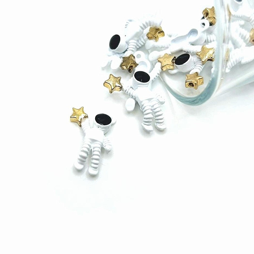 1, 4, 20 or 50 Pieces: 3D Standing Astronaut with Star Charms