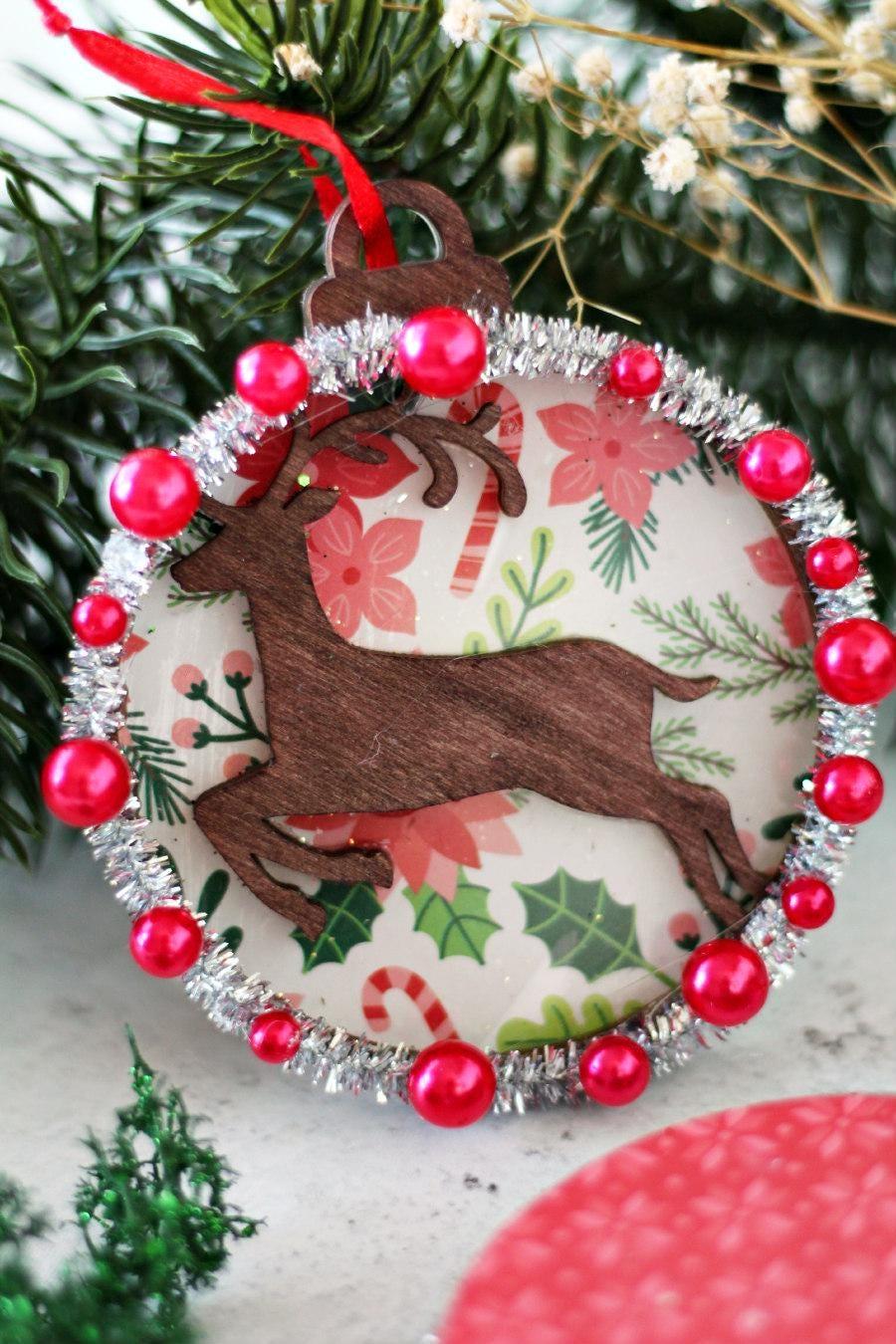 Retro Wooden Reindeer Holiday Holly Poinsettia Candy Cane Print