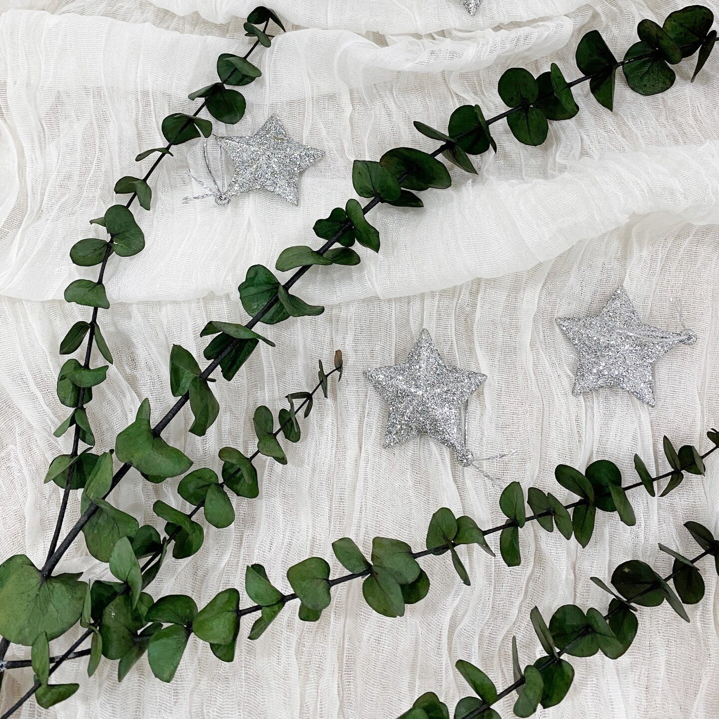 Wrapables 10Ft Bohemian Cheesecloth Gauze Table Runner for Rustic Weddings, Parties, Home Decor, White