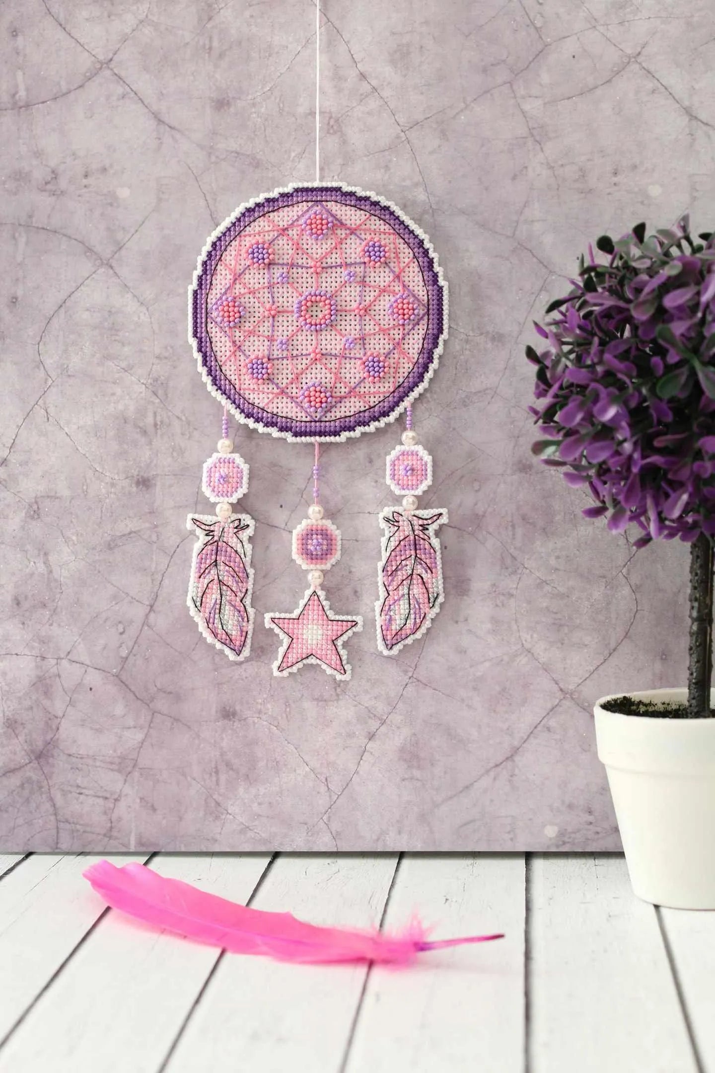 Dream Catcher - Wolf SR-303 Plastic Canvas Counted Cross Stitch Kit