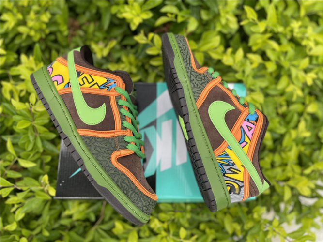 Nike SB Dunk Low De La Soul (2015) | MakerPlace by Michaels