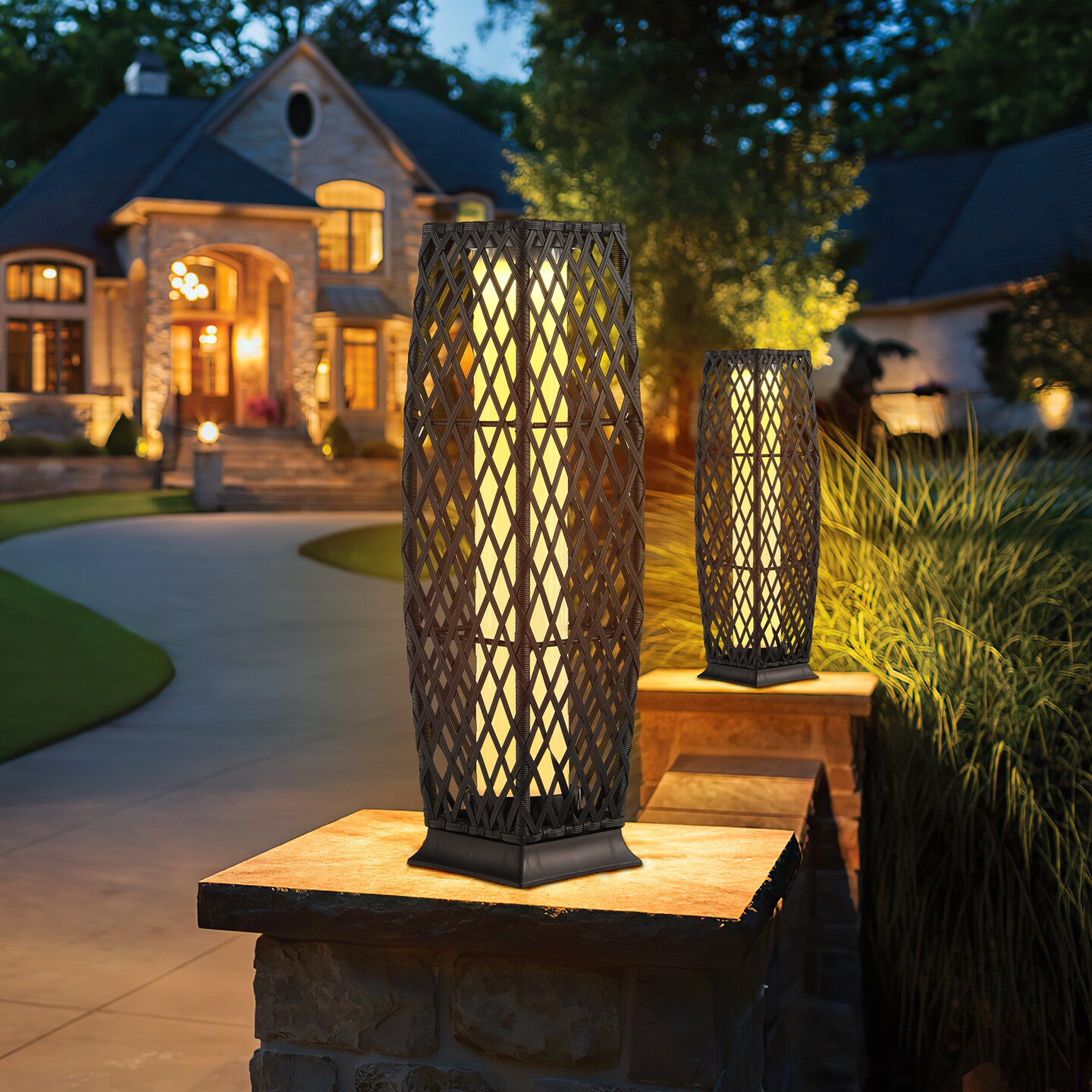 2 Pieces Solar-Powered Diamond Wicker Floor Lamps with Auto LED Light Perfect for Outdoor Use
