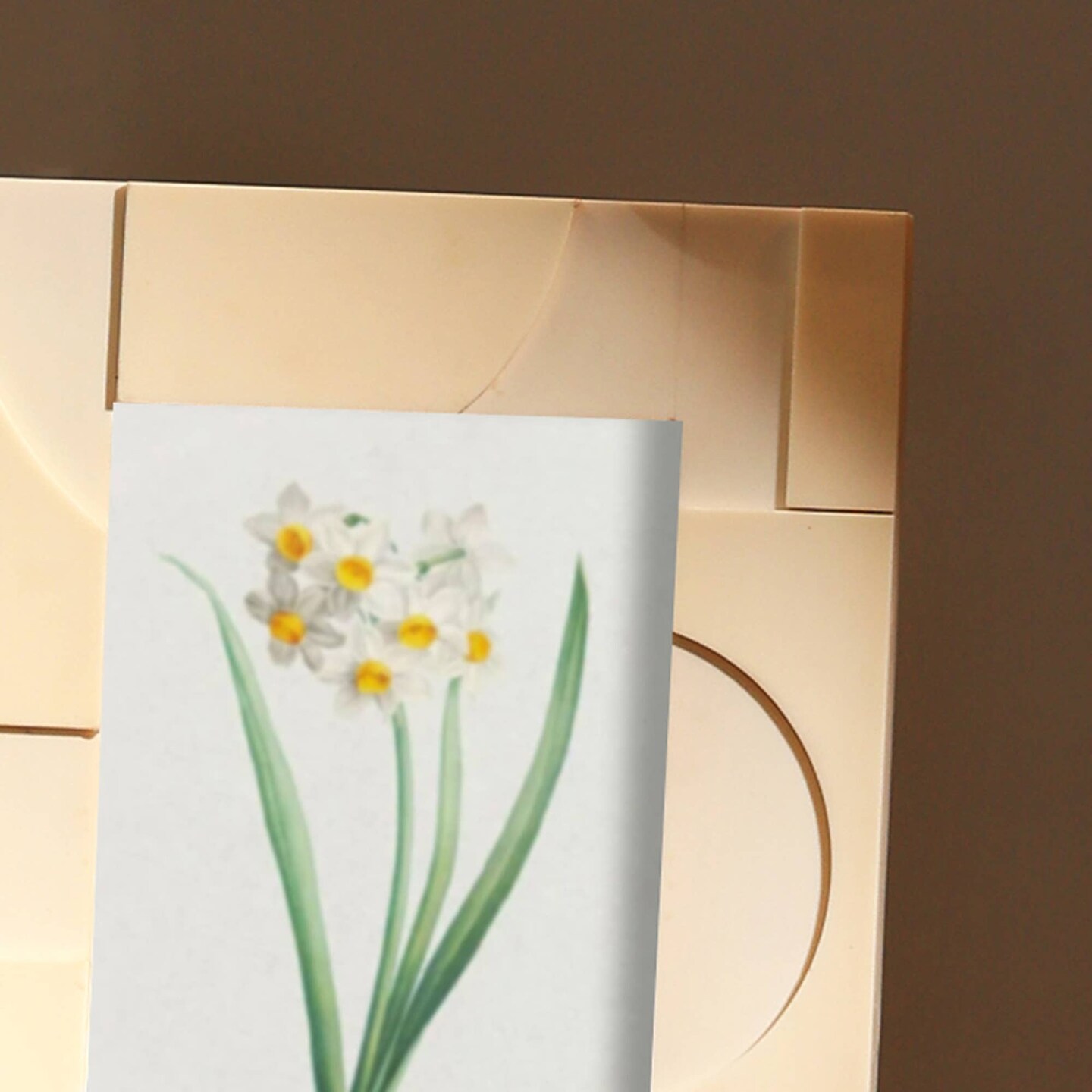Ivory Resin 3D Cut Inlay Picture Frame &#x2013;  4&#x22; x 6&#x22; Photo Size