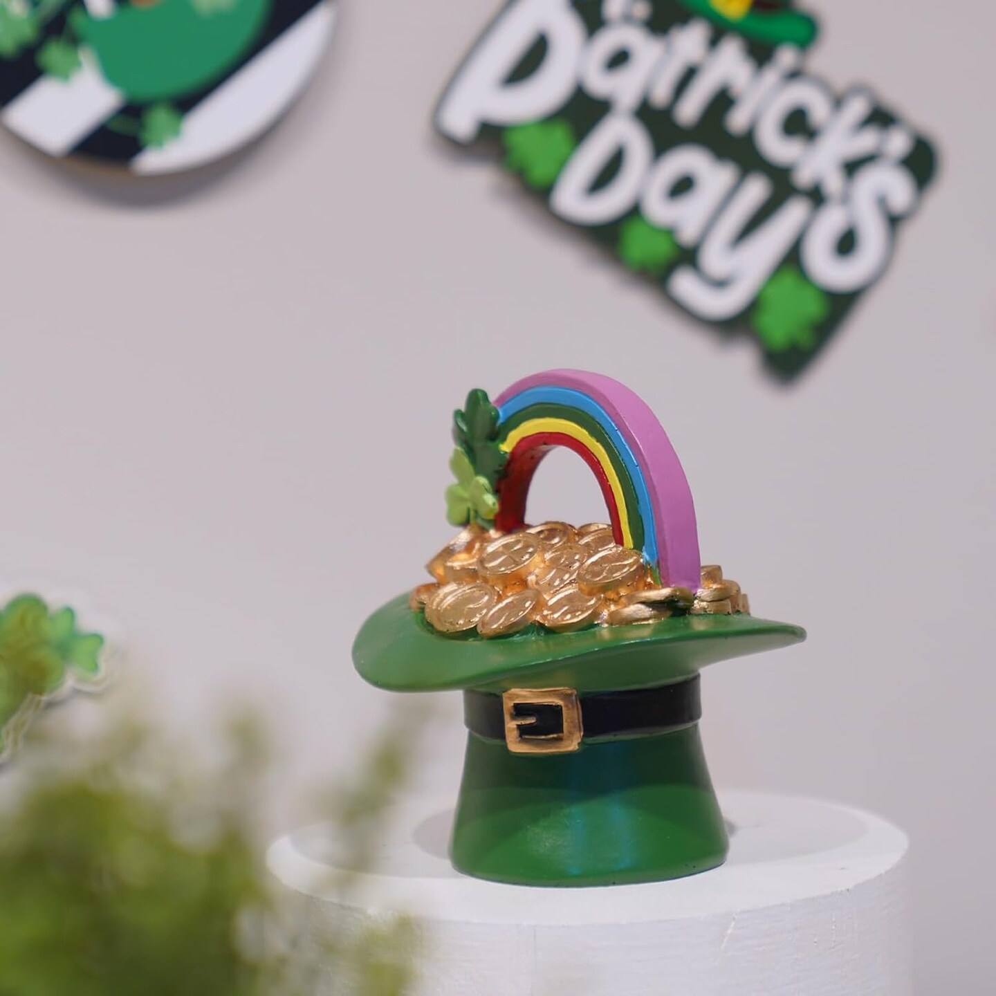 St Patricks Day Figurines Statue - Desktop Figurines Saint Patricks Day Irish Lucky Leprechaun Shamrock Hat Table Decor Resin Tabletop Figurine Green Clover Holiday Decorations Indoor 3.5x3.7x4 inch