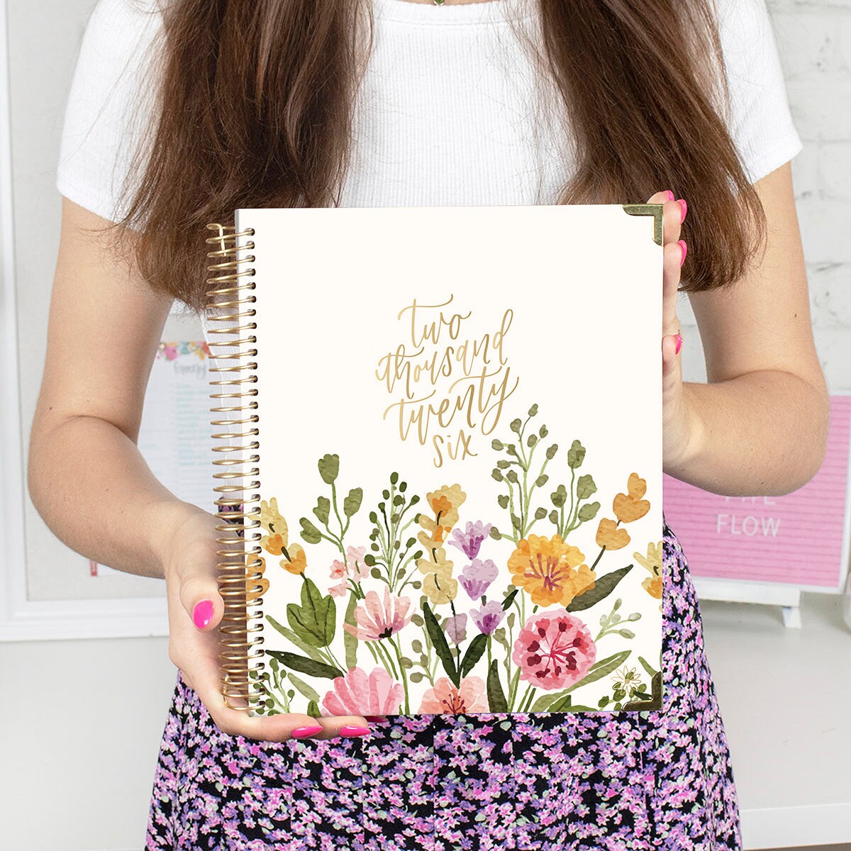 bloom daily planners 2026 Hard Cover Weekly &#x26; Monthly Vision Planner, 7.5&#x22; x 9&#x22;, Beige Bouquet