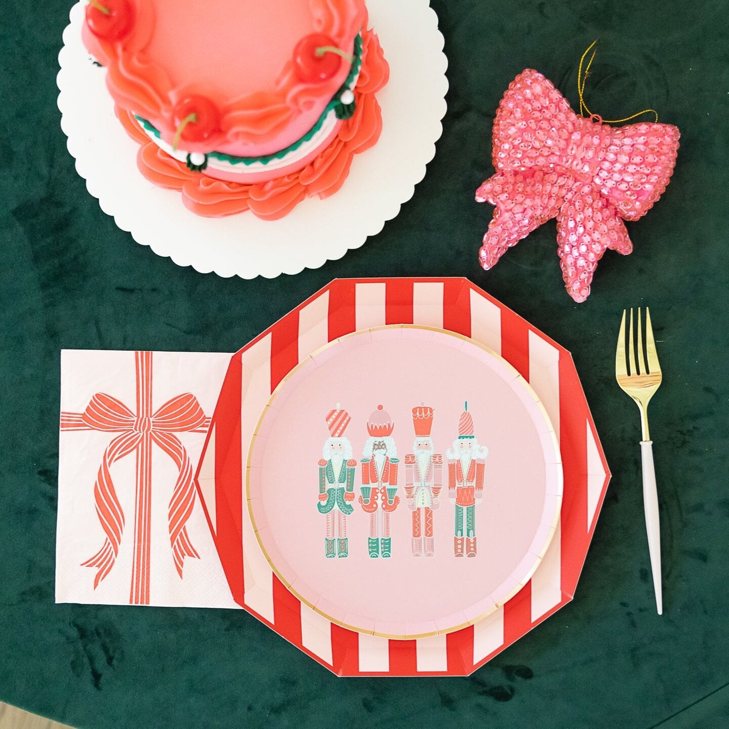 RED &#x26; PINK PRESENT LARGE NAPKINS