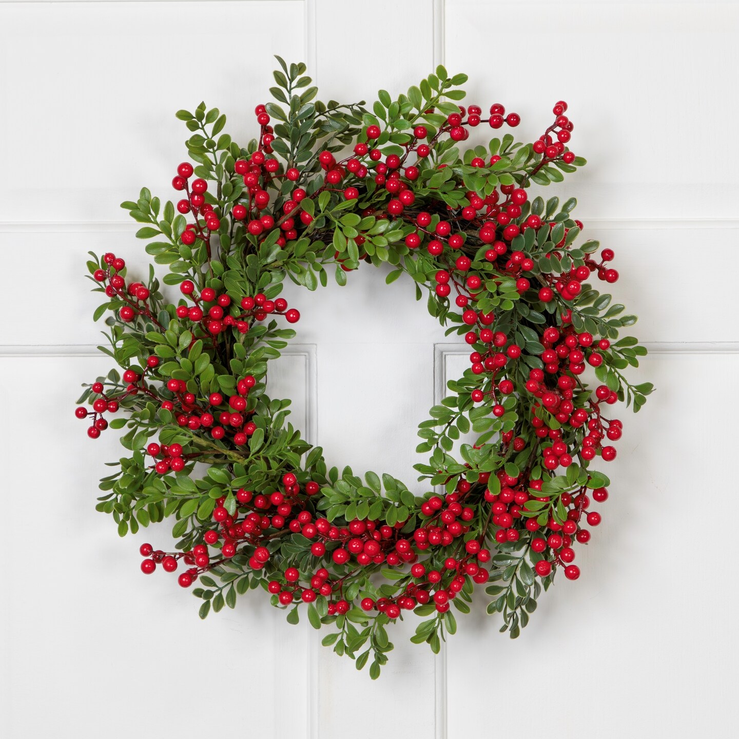 Northlight Berry and Boxwood Artificial Christmas Wreath - 18&#x22; - Unlit