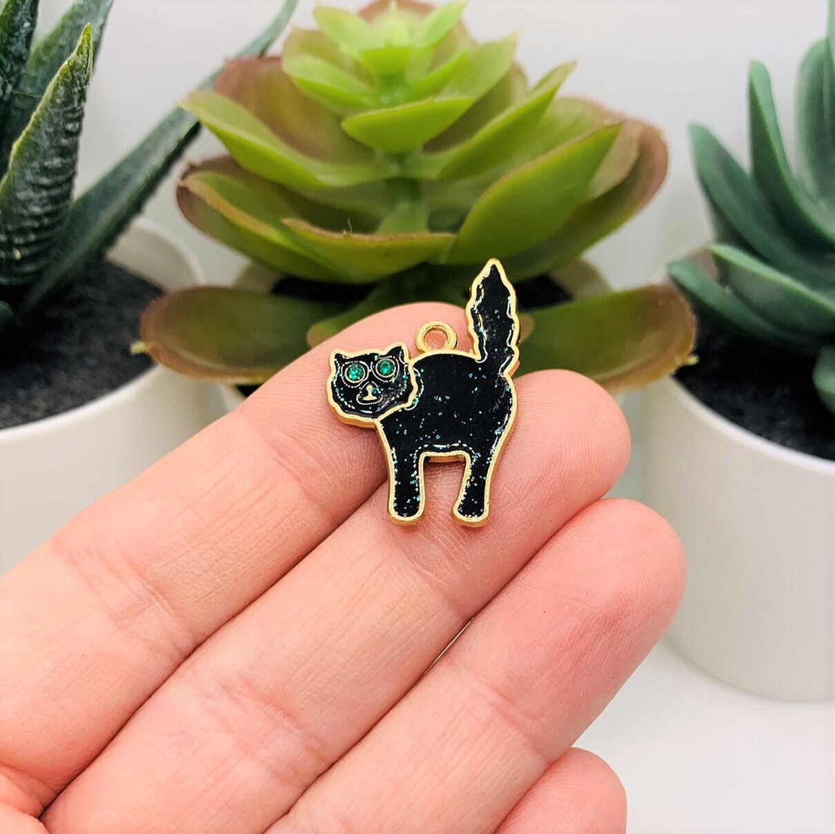 1, 4, 20 or 50 Pieces: Black Enamel Scaredy Halloween Cat with Glitter