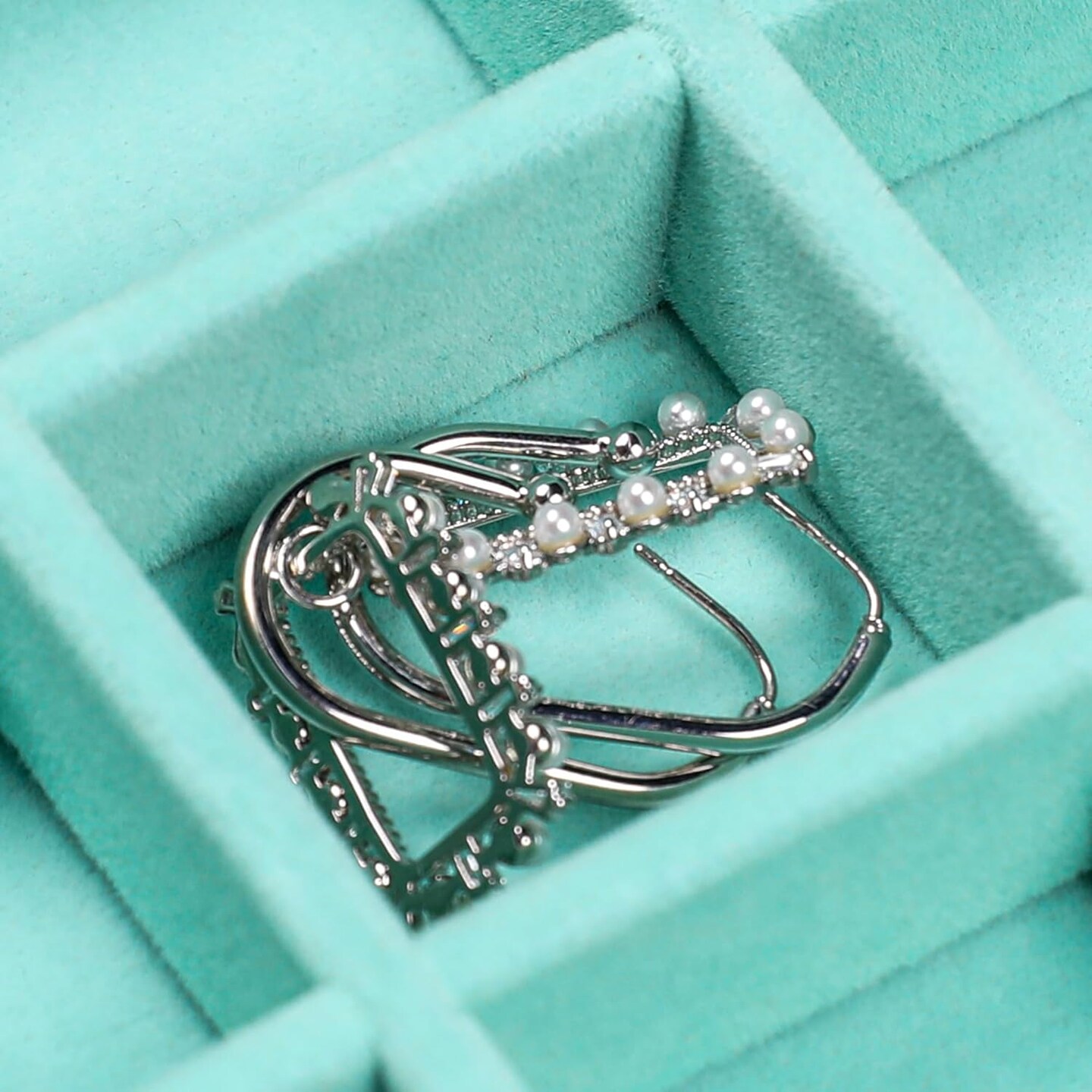 24 Grid Jewelry Tray,Velvet Stud Earring Organizer,Small Jewelry Organizer with Clear Lid,Lockable Earring Holder Organizer Jewelry Storage Boxes &#x26; Organizer Ring Holder for Women &#x26; Girls(Turquoise)