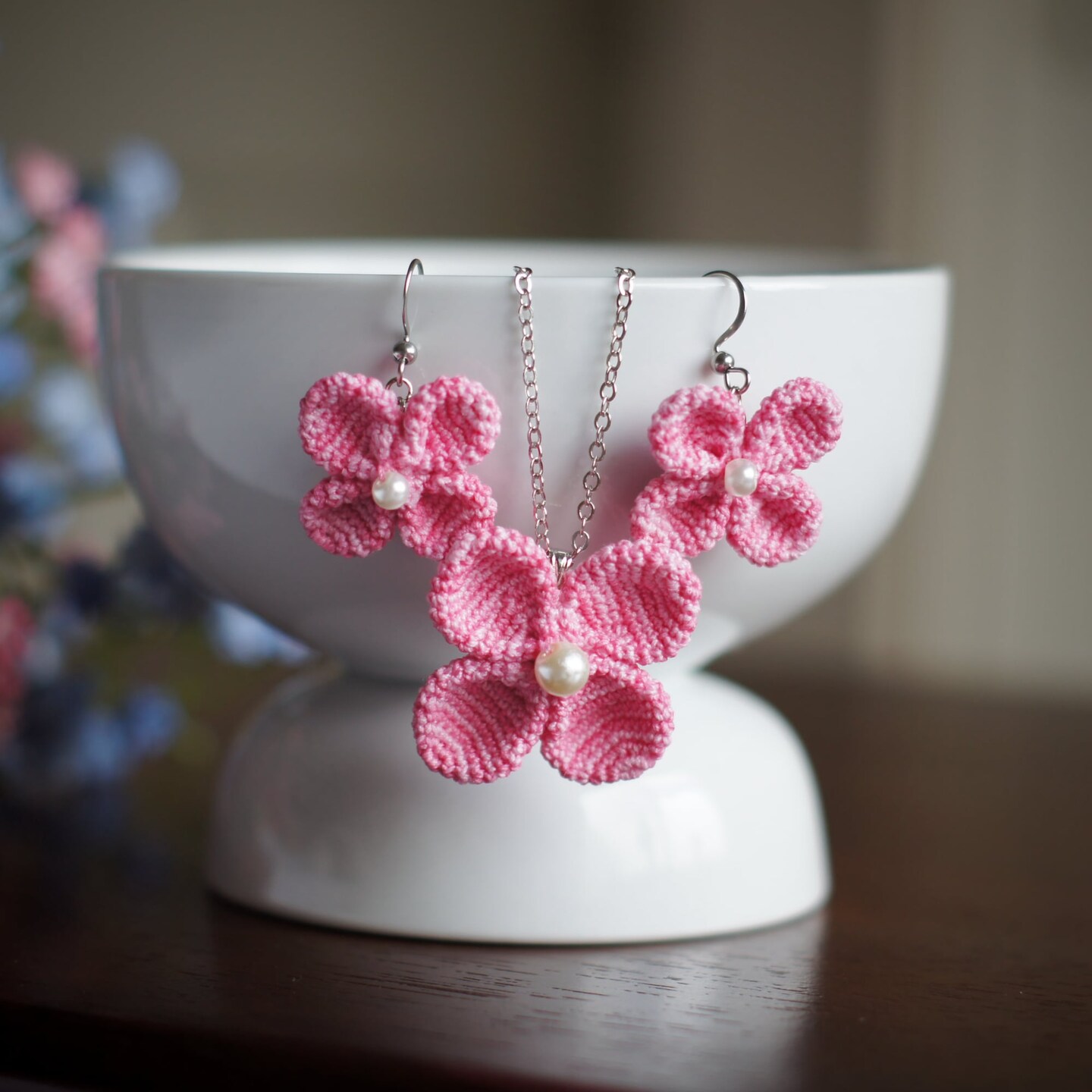 Pink Crochet Flower Jewelry Set: 3D Floral Necklace and Earrings