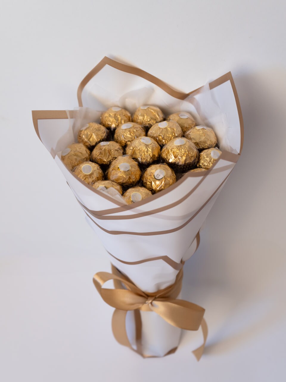 Delicate Edible White Bouquet With Chocolates Ferrero Rocher