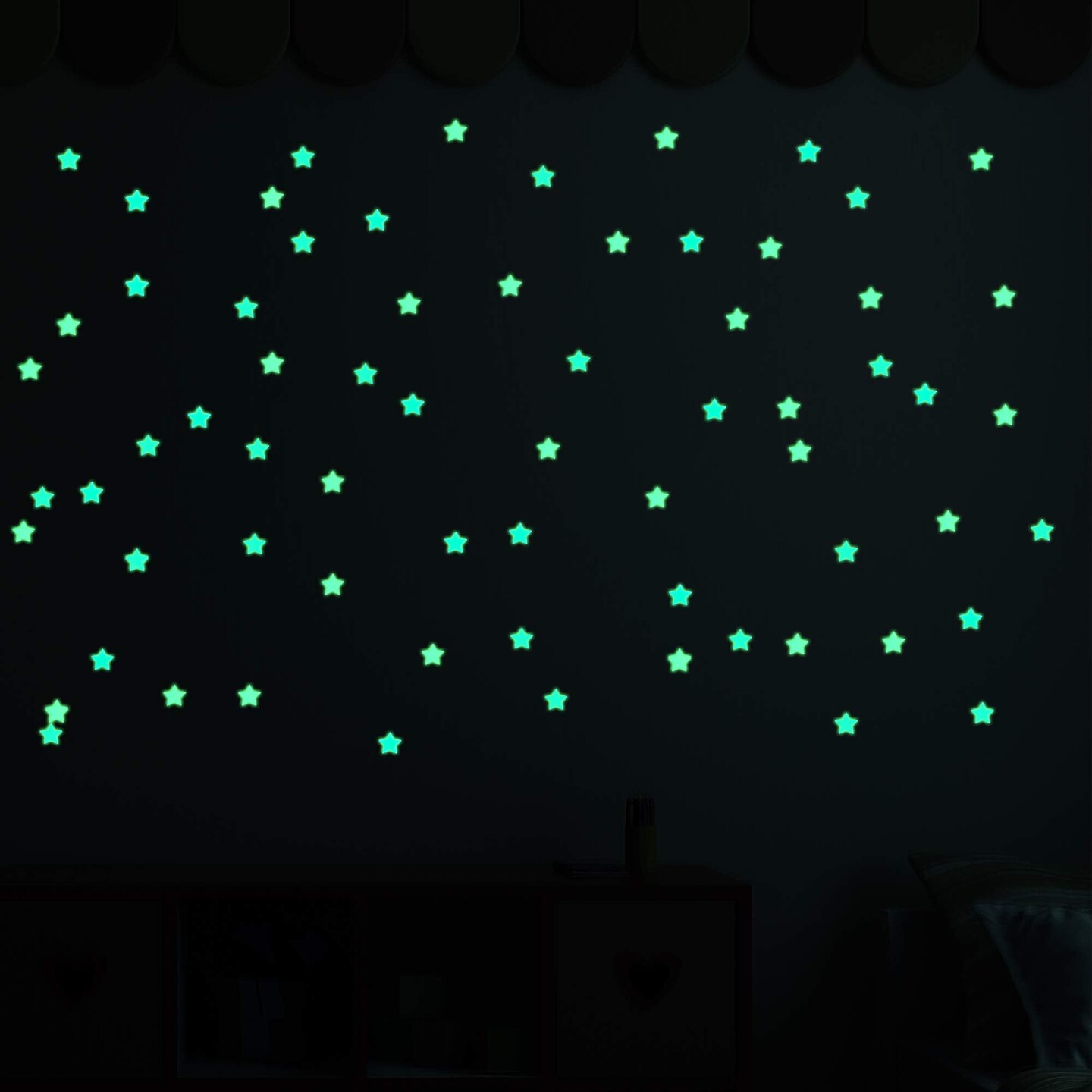 AM AMAONM 100 Pcs Colorful Glow in The Dark Luminous Stars Fluorescent Noctilucent Plastic Wall Stickers Murals Decals for Home Art Decor Ceiling Wall Decorate Kids Babys Bedroom Room Decorations