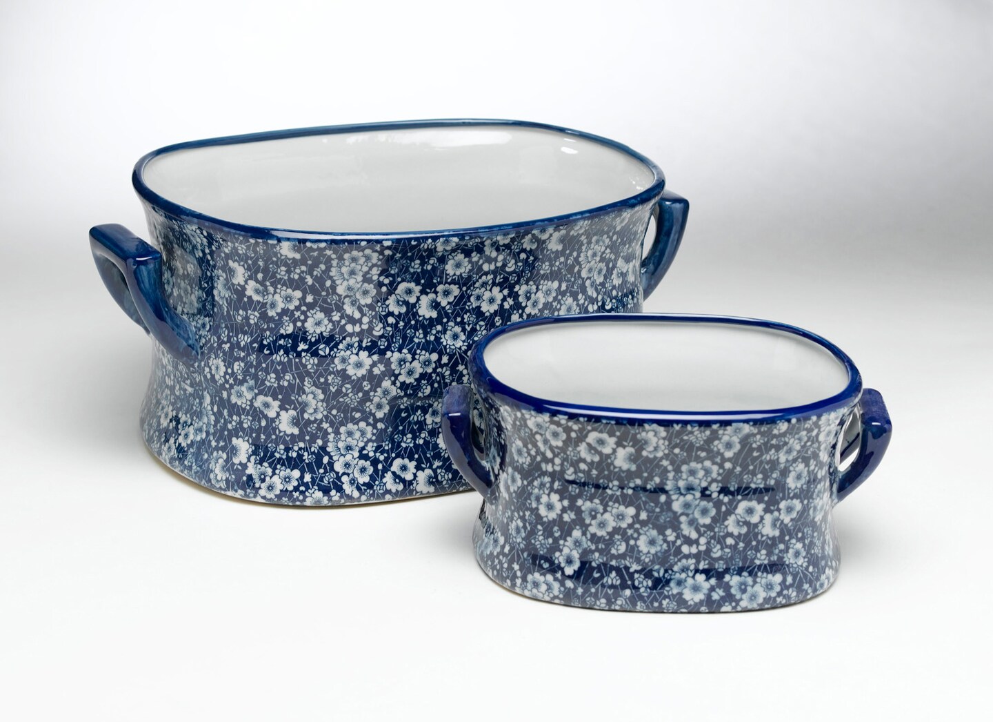 AA Importing 59712 Blue And White Footbath