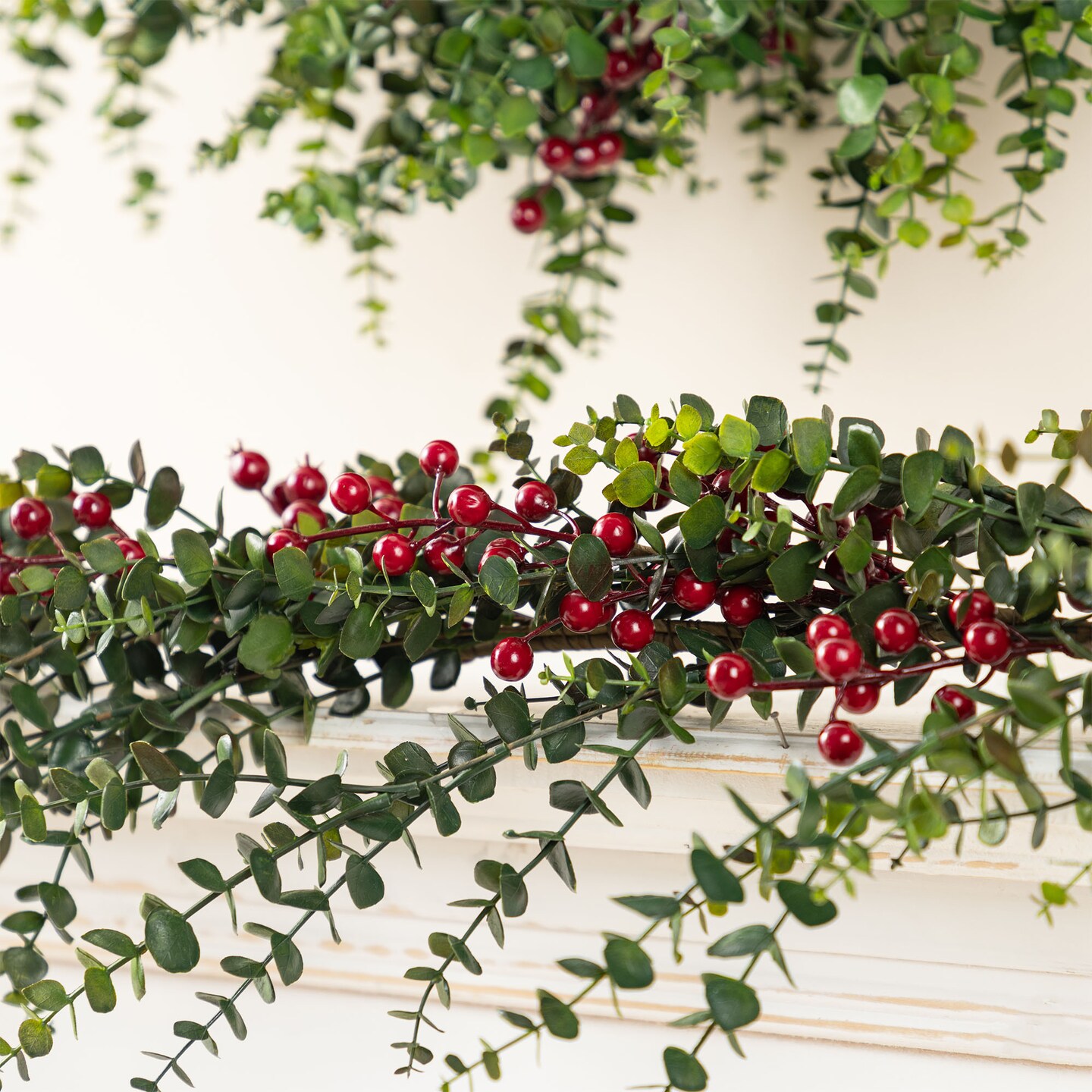 Christmas Greenery PE Dripping Cedar/Eucalyptus Garland/Wreath with Red Berries