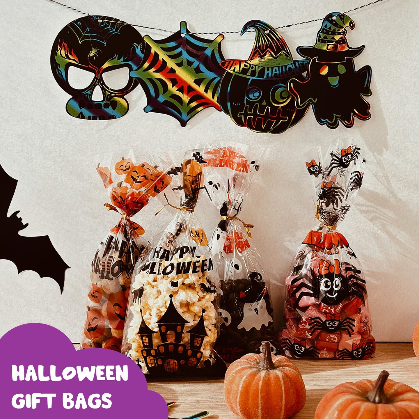 Wrapables Halloween Cellophane Treat Bags With Twist Ties for Candy, Treats, Trick or Treat and Party Favors, Halloween Treat Bags, Halloween Gift Bags, Halloween Goody Bags (100pcs), Creepy Critters